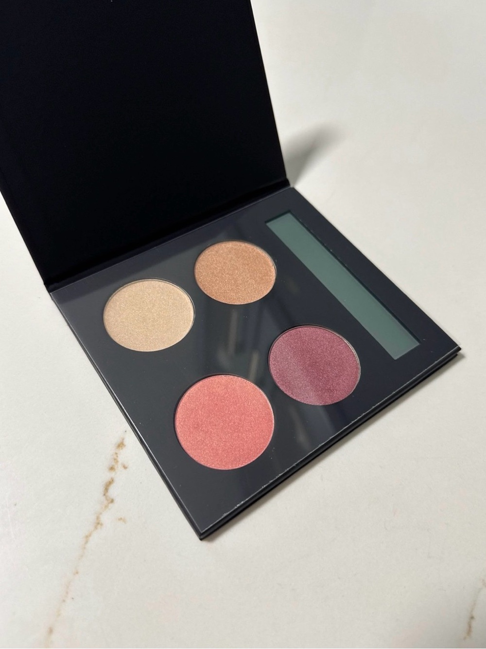 Hempz Four-Shade Eyeshadow & Cheek Palette - Champagne, Peach, Rose, Mauve